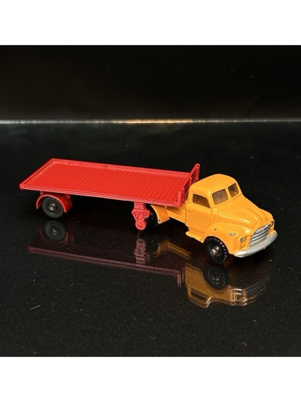 Dublo Dinky Toys #072 Bedford Articulated Flat Truck Yellow w/ Red Trailer